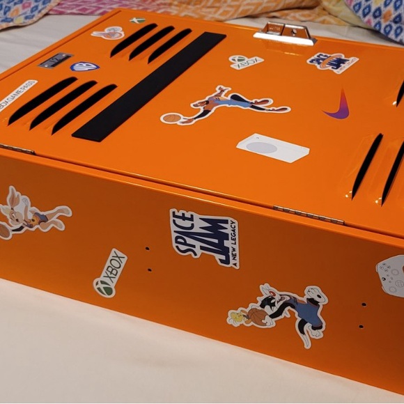 LEBRON XBOX SPACE JAM BASKETBALL LOCKER METAL CASE LIMITED EDITION. - Picture 8 of 10